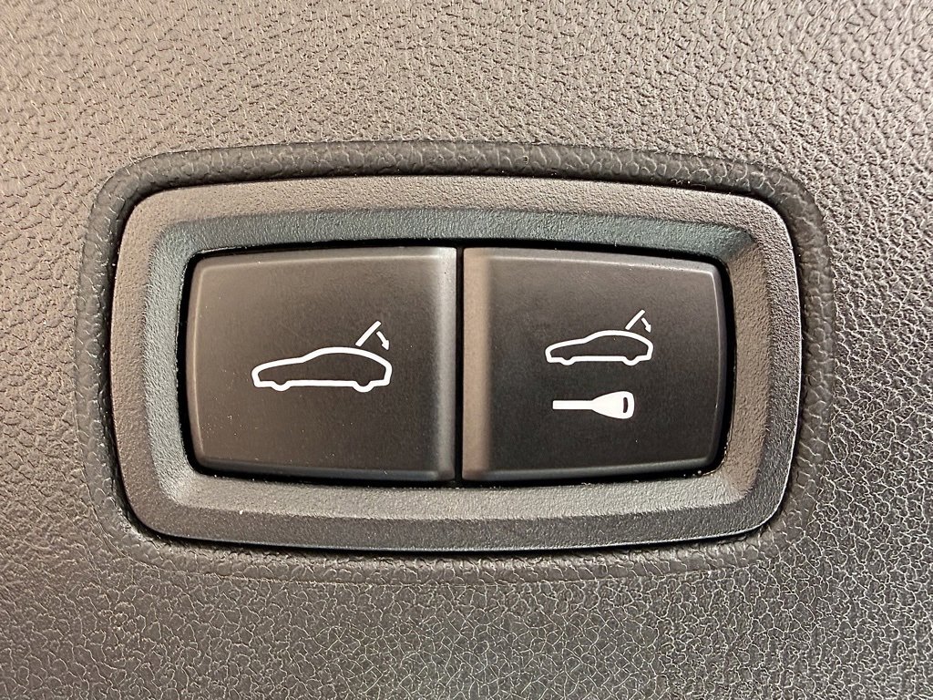 Certified 2025 Porsche Cayenne image 25