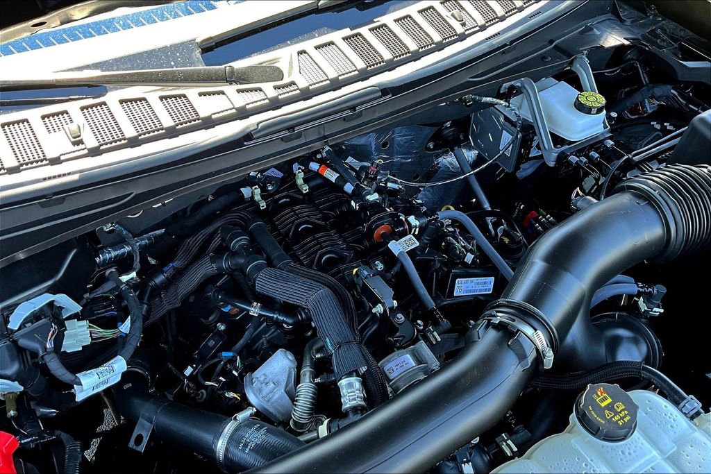 Used 2025 Ford Expedition Active image 32