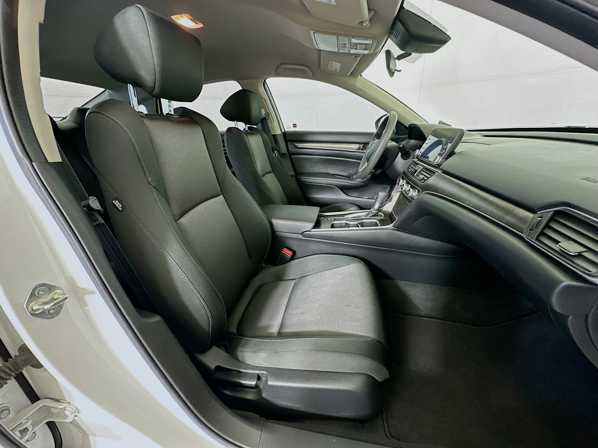 Used 2019 Honda Accord LX image 29