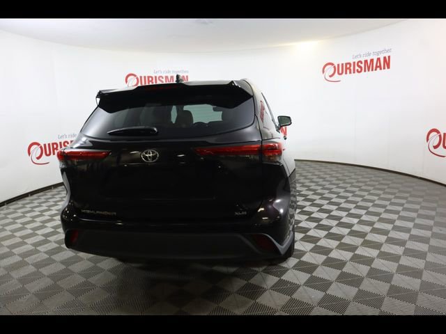 Used 2021 Toyota Highlander XLE image 17