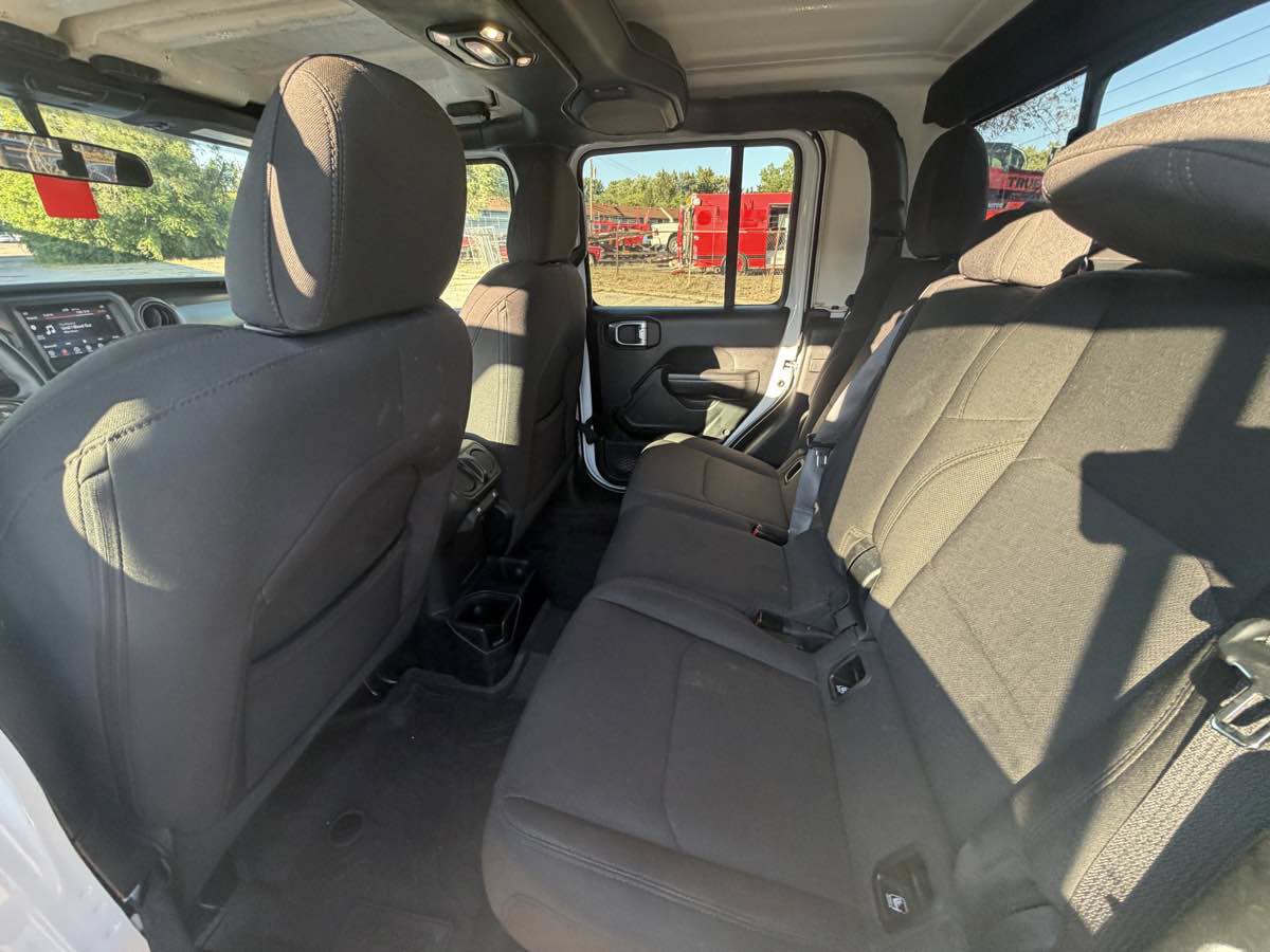 Used 2023 Jeep Gladiator Sport AWD/4WD image 11
