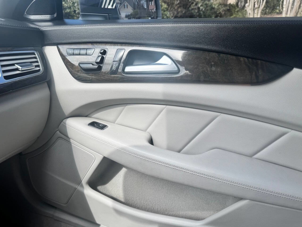 Used 2014 Mercedes-Benz CLS 550 w/ Premium 1 Package image 22