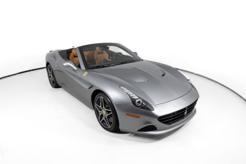 Used 2016 Ferrari California T RWD image 11