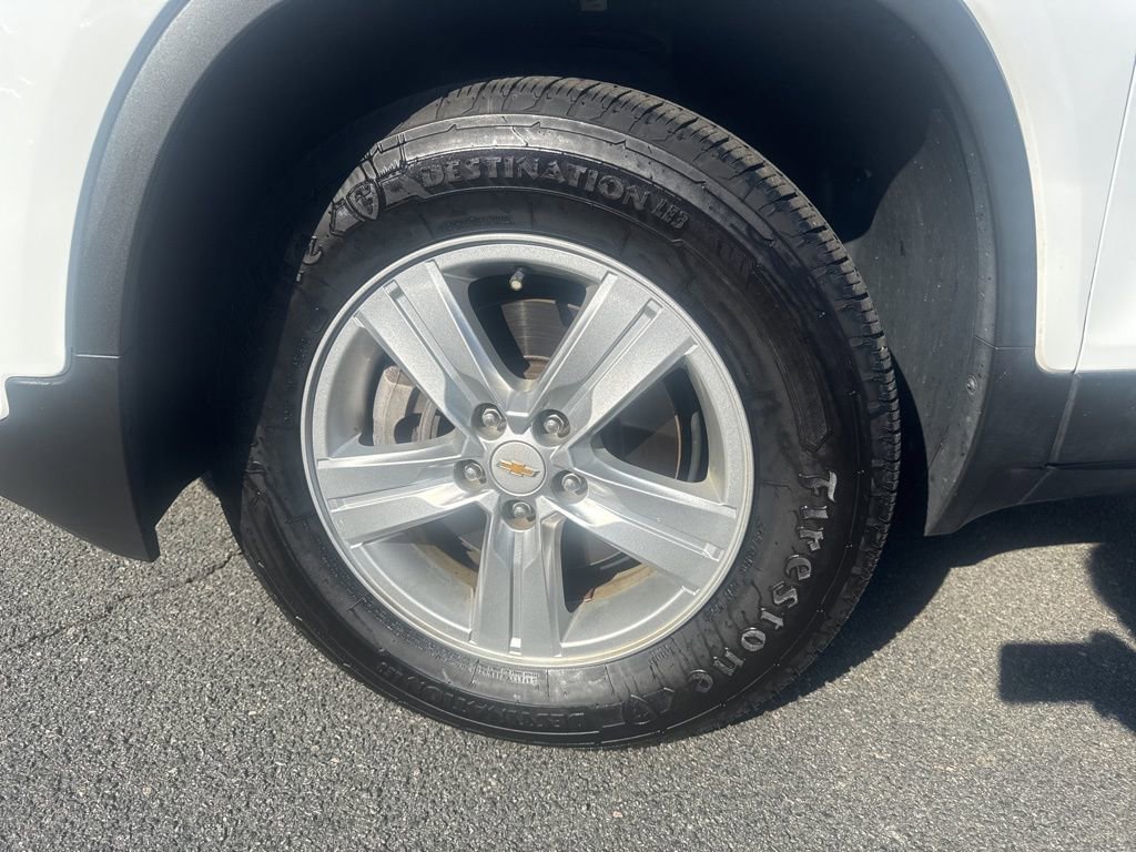 Used 2020 Chevrolet Trax LS w/ Tint and Cruise Package AWD/4WD image 12