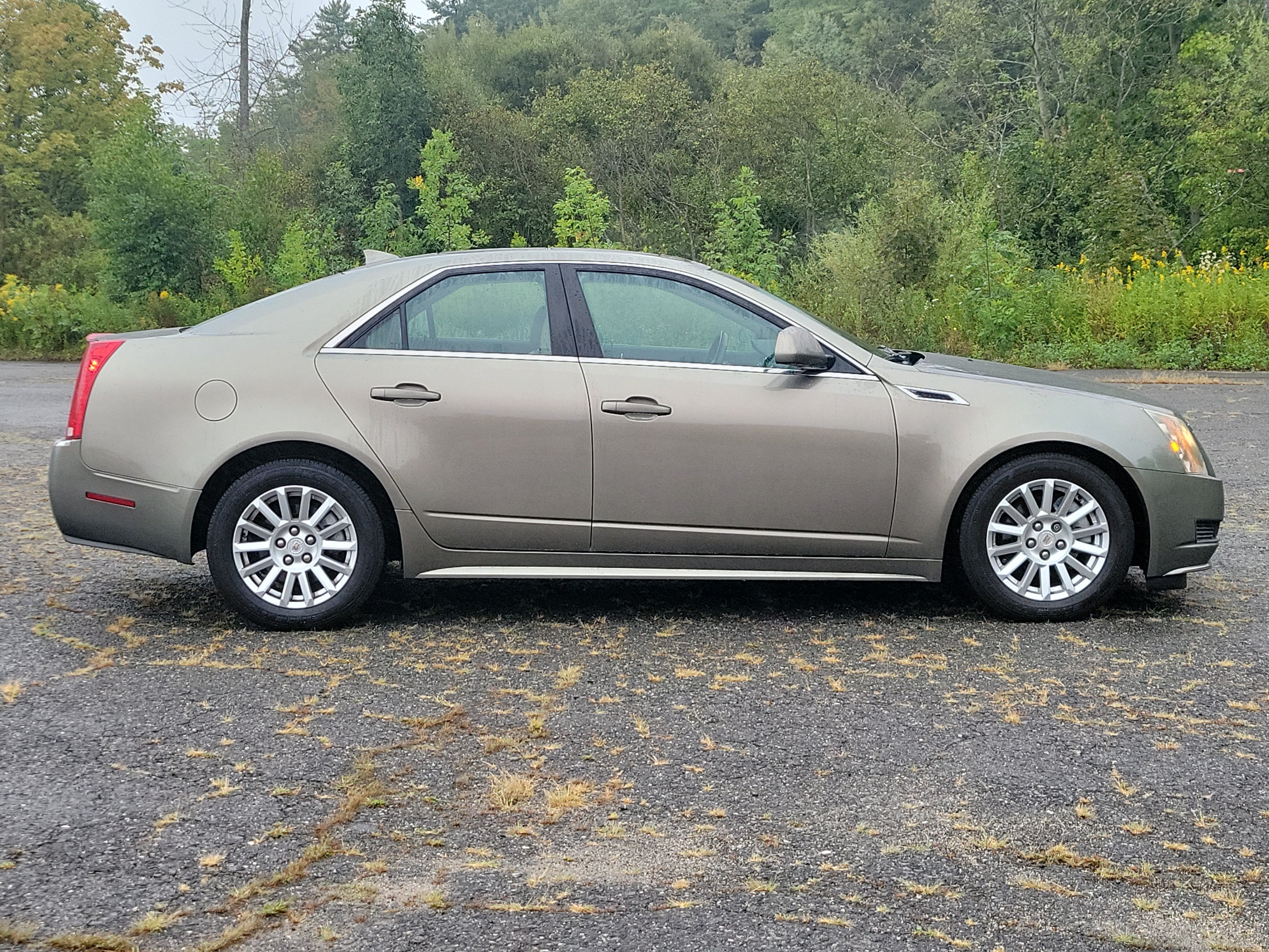 Used 2011 Cadillac CTS Luxury AWD/4WD image 4