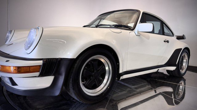 Used 1989 Porsche 911 Carrera RWD image 20