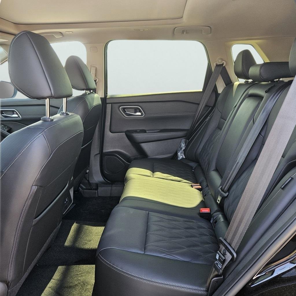 New 2025 Nissan Rogue Platinum image 17