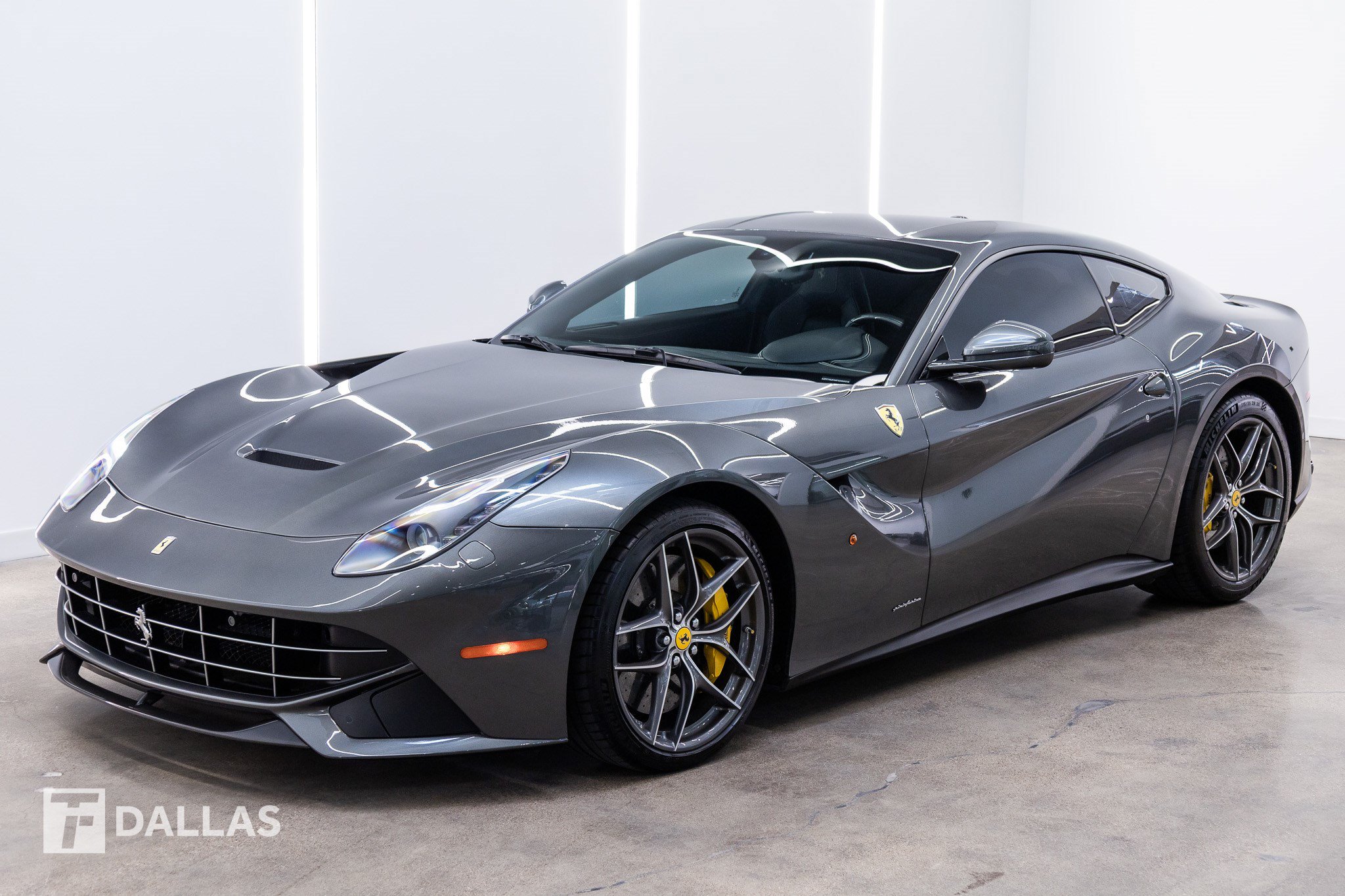 Used 2015 Ferrari F12 Berlinetta RWD image 2