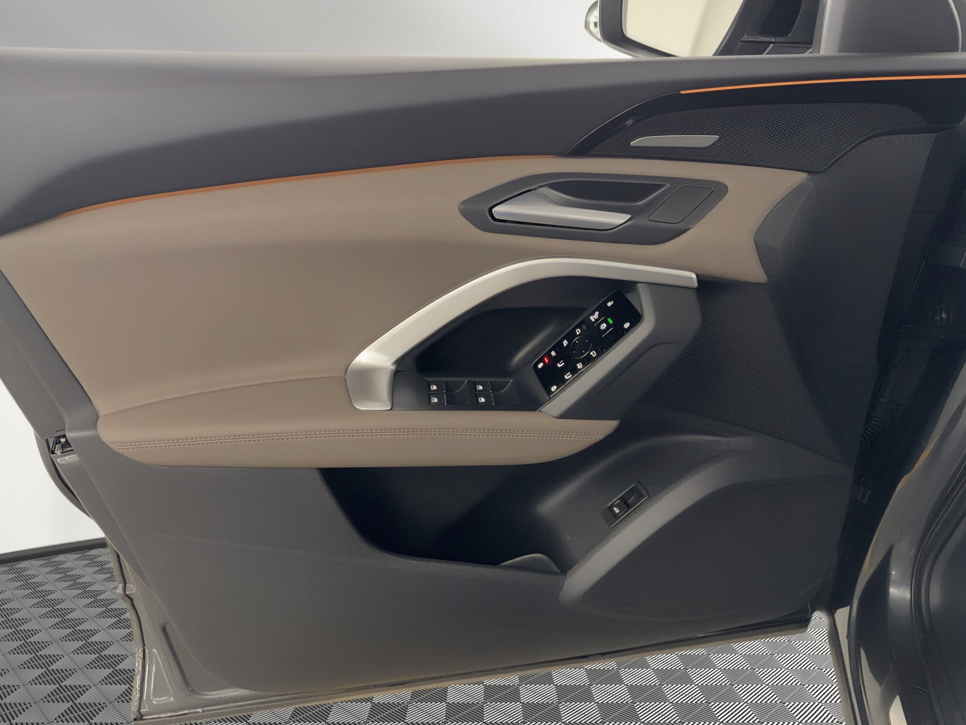 Certified 2025 Audi Q5 Premium Plus w/ Premium Plus image 14