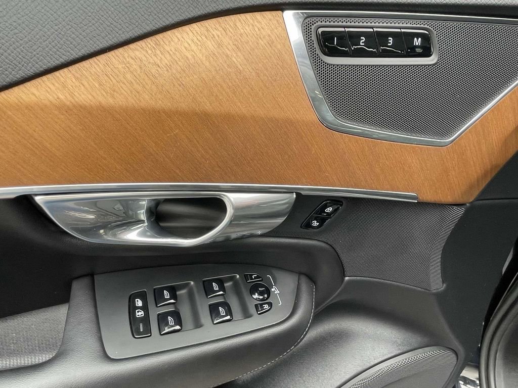 Used 2023 Volvo XC90 T8 Plus image 19