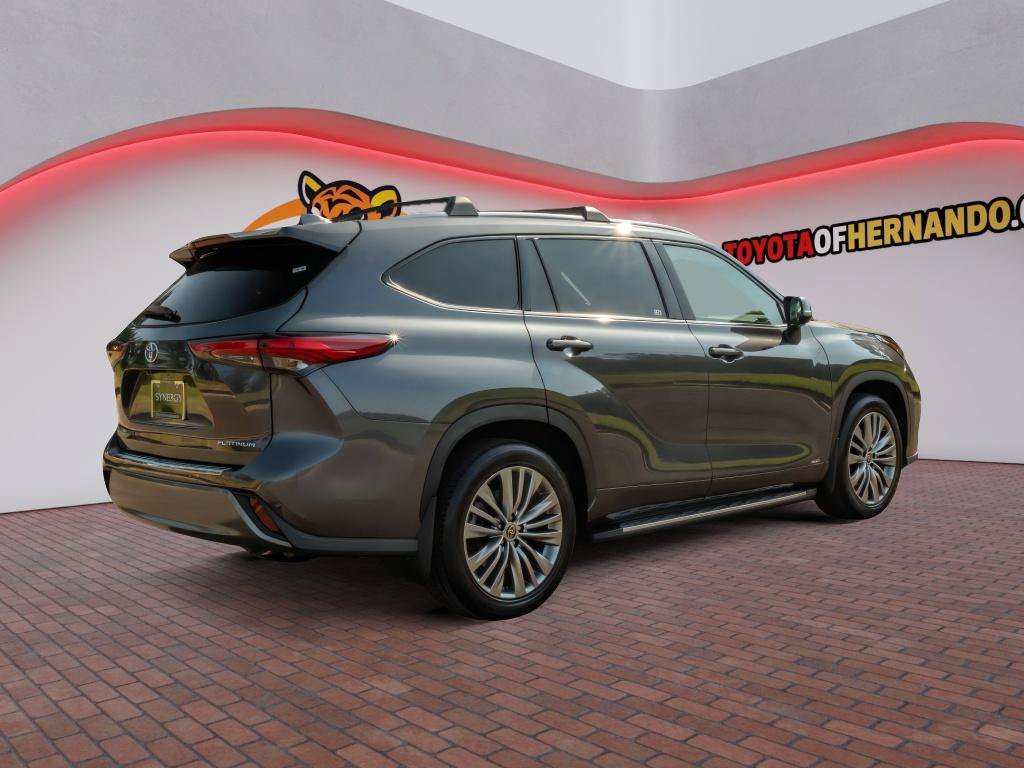 Used 2022 Toyota Highlander Platinum AWD/4WD image 6