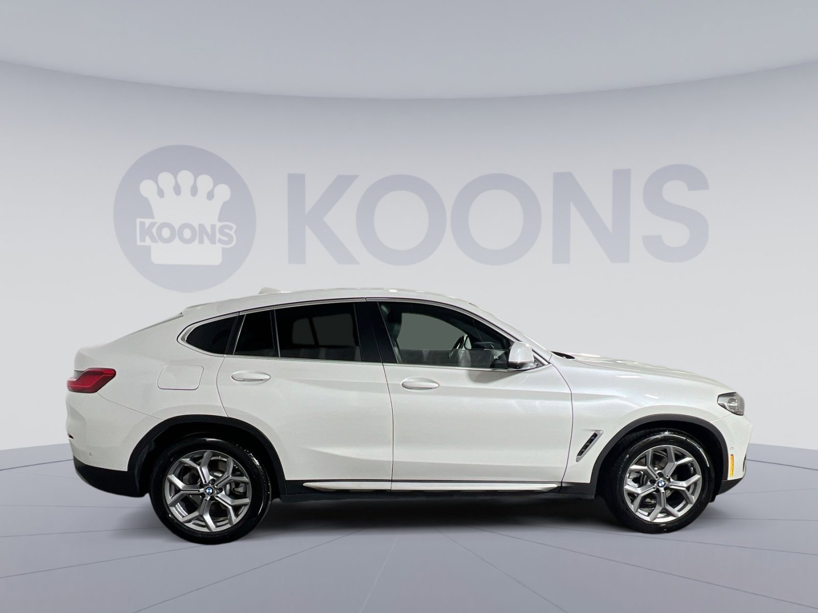 Used 2024 BMW X4 xDrive30i image 8