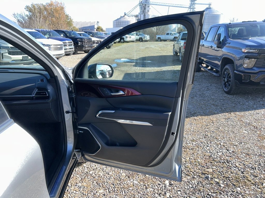 Used 2024 Chevrolet Traverse RS image 22