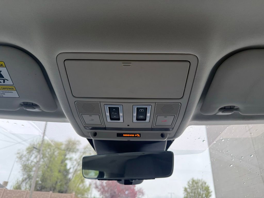 Used 2020 Land Rover Range Rover Evoque SE image 18