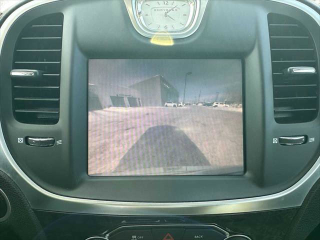 Used 2015 Chrysler 300 C w/ Light Group image 31