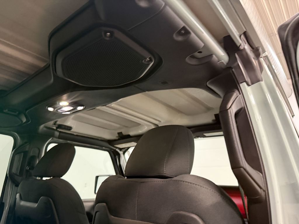 Used 2023 Jeep Wrangler Unlimited Rubicon w/ Cold Weather Group image 17