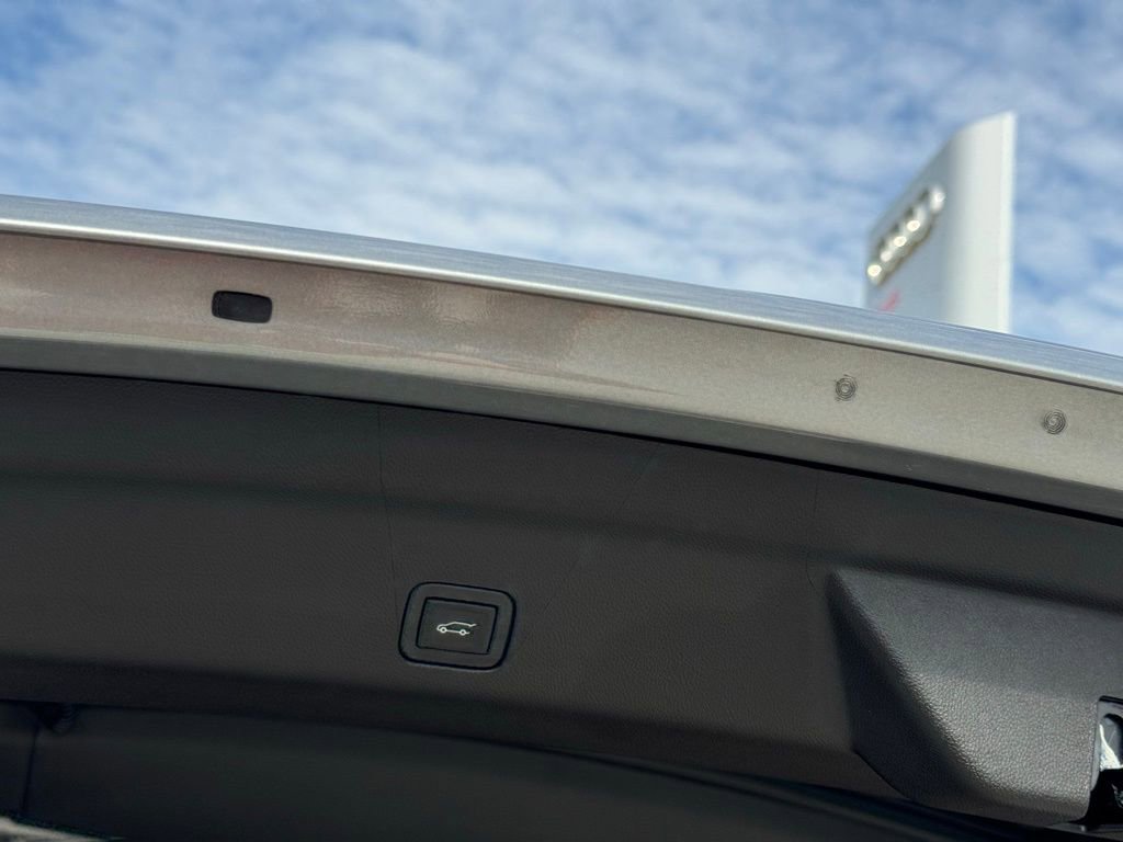 Used 2024 Chevrolet Tahoe High Country w/ Advanced Technology Package AWD/4WD image 18