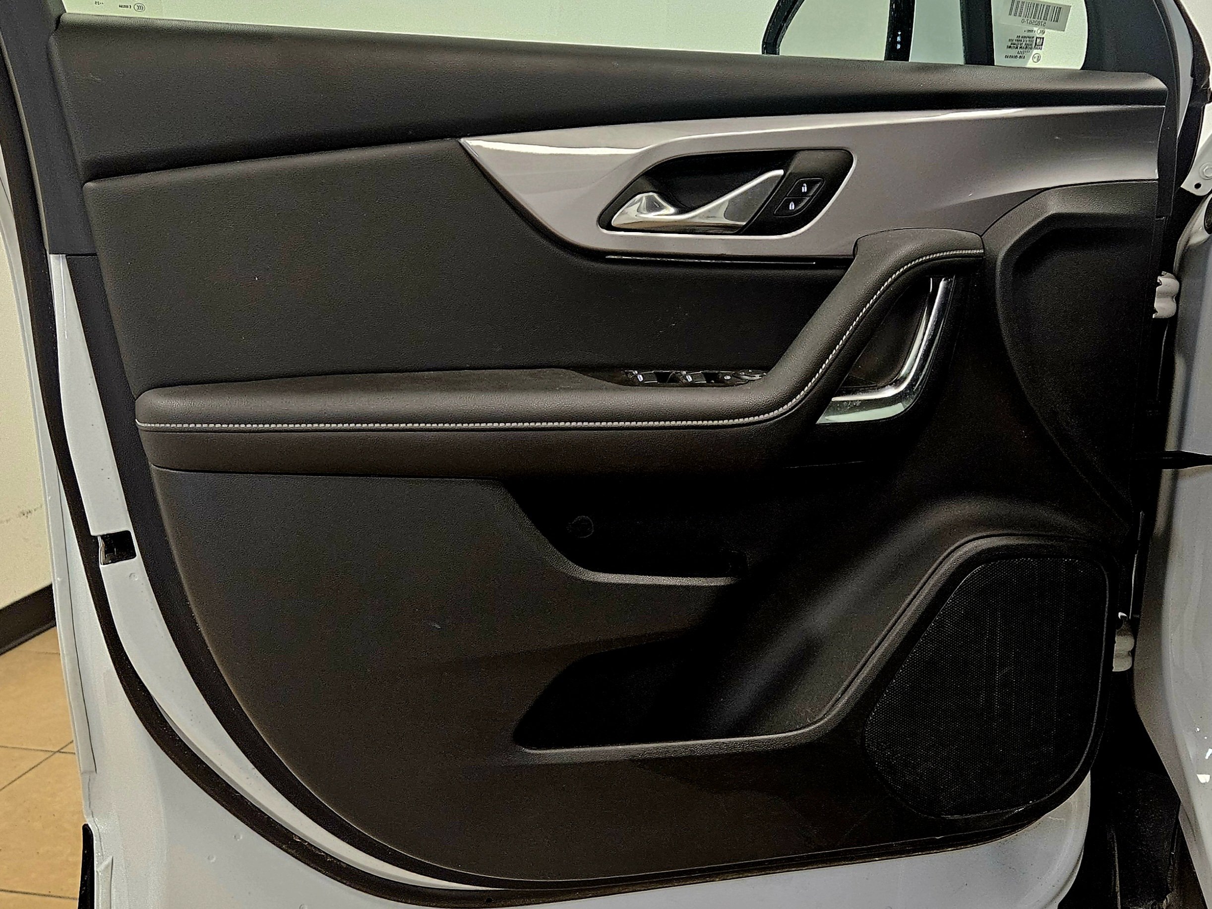 Used 2025 Chevrolet Blazer LT image 11