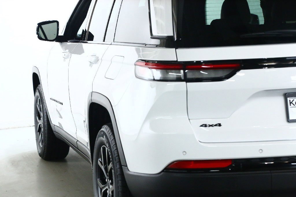 Used 2025 Jeep Grand Cherokee Altitude image 41