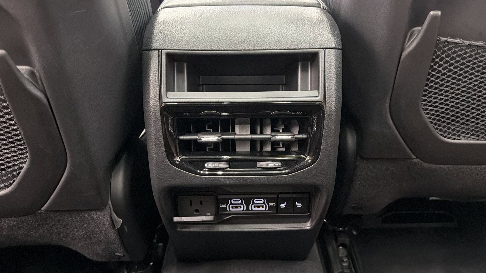 Used 2024 Jeep Grand Cherokee Limited 4xe w/ Luxury Tech Group II AWD/4WD image 35