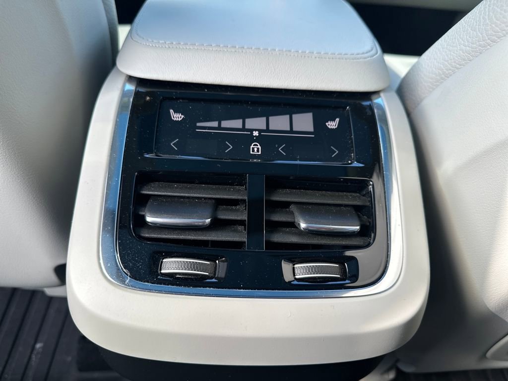 Used 2023 Volvo XC90 B5 Plus w/ Protection Package Premier image 16