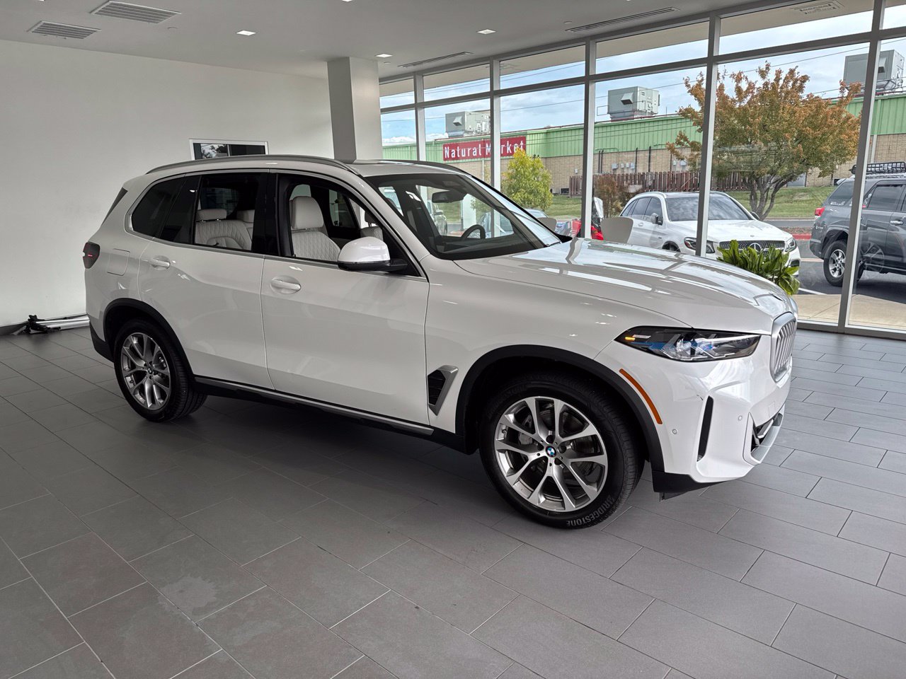 Used 2026 BMW X5 xDrive40i w/ Executive Package AWD/4WD image 1