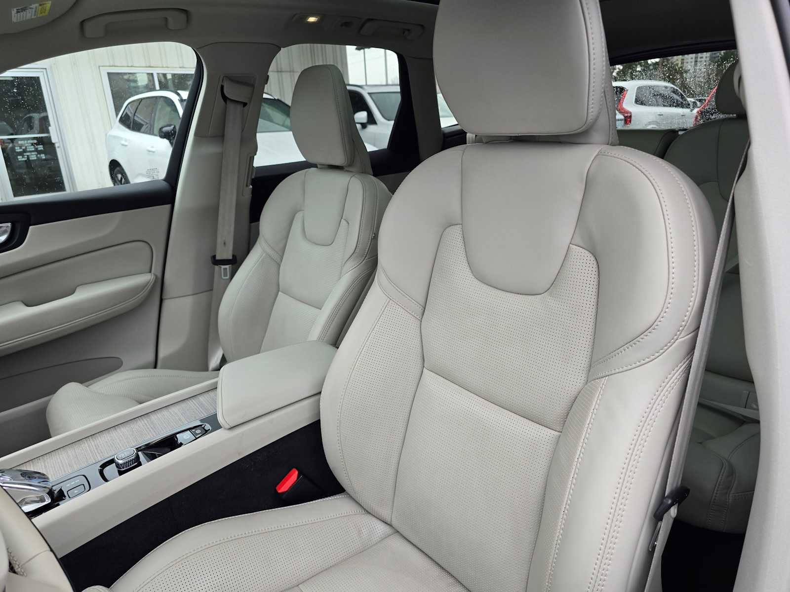 Certified 2023 Volvo XC60 B5 Ultimate w/ Climate Package image 21