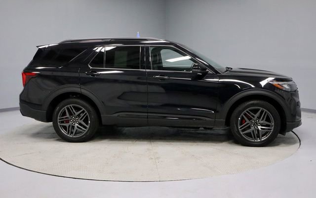 Used 2025 Ford Explorer ST-Line w/ ST-Line Street Pack image 12