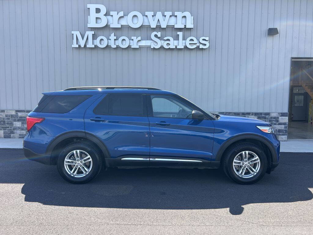 Used 2021 Ford Explorer XLT w/ Equipment Group 202A AWD/4WD image 2