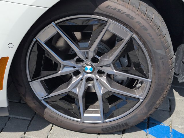 New 2026 BMW i5 eDrive40 w/ Premium Package image 9