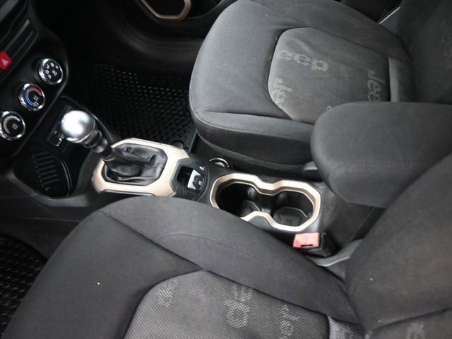 Used 2015 Jeep Renegade Latitude image 29