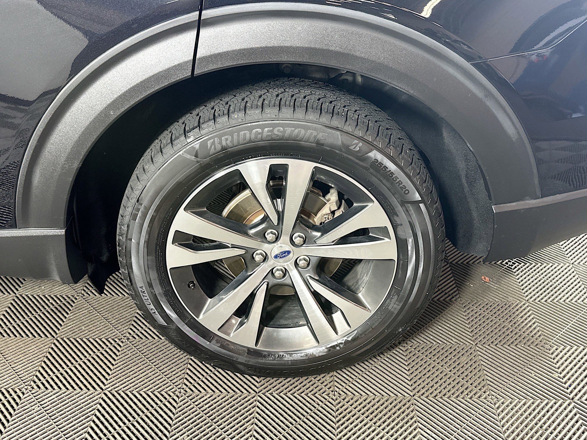 Used 2020 Ford Explorer Platinum w/ Premium Technology Package AWD/4WD image 32