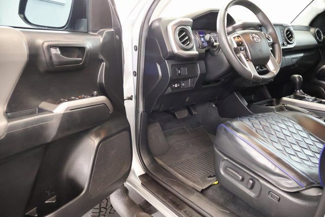 Used 2022 Toyota Tacoma SR5 RWD image 9