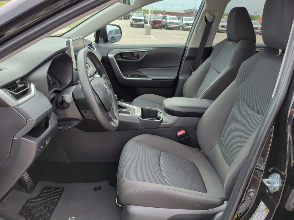 Used 2025 Toyota RAV4 LE image 12