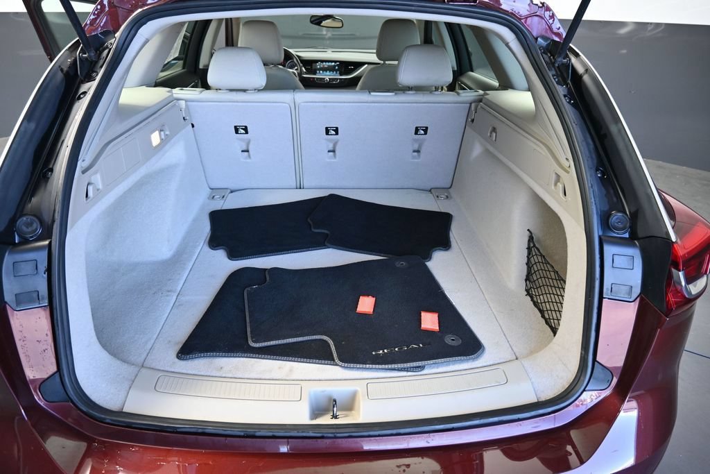 Used 2018 Buick Regal Preferred w/ Sights and Sounds Package AWD/4WD image 19