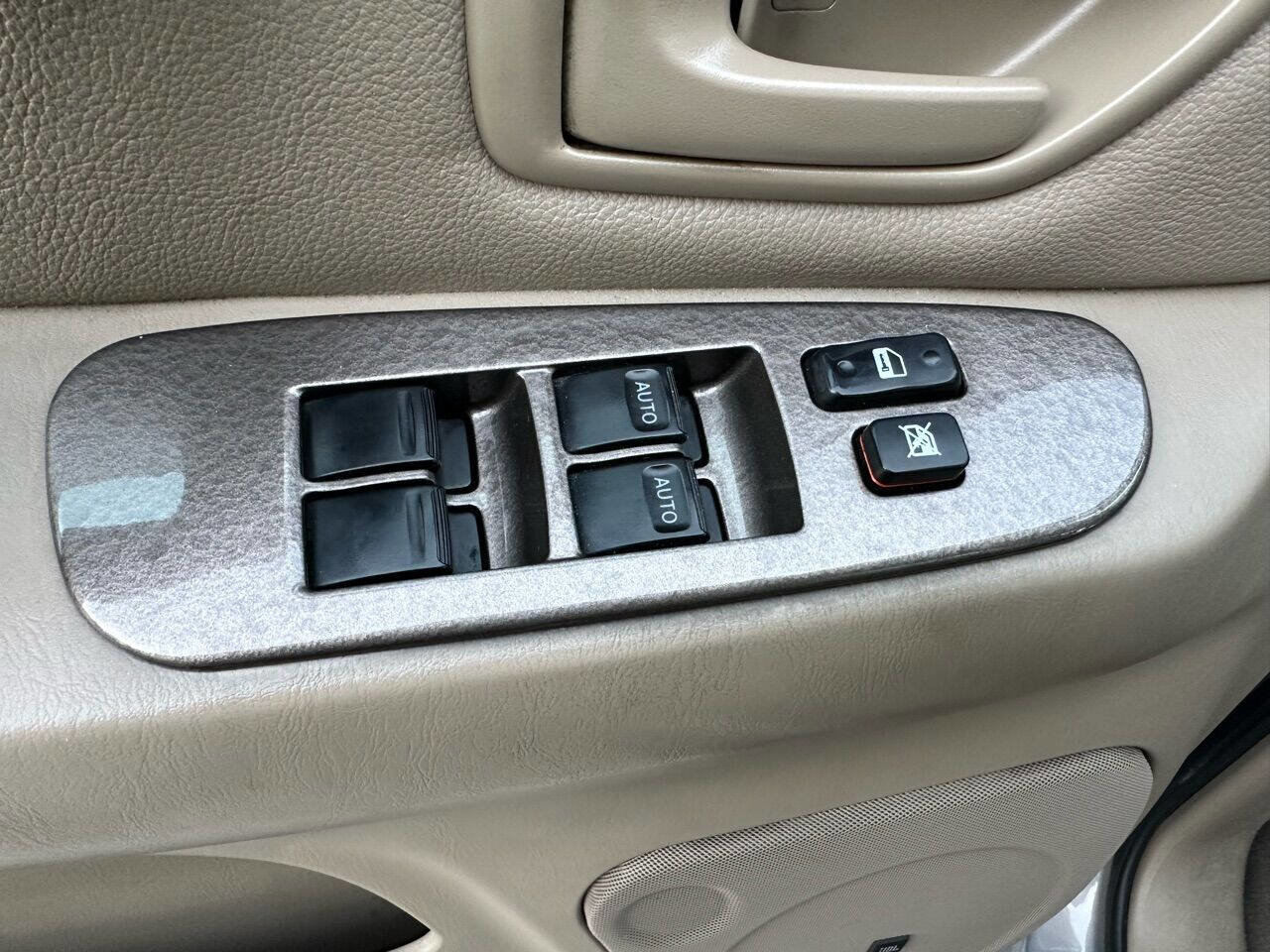 Used 2002 Toyota Sequoia Limited image 34