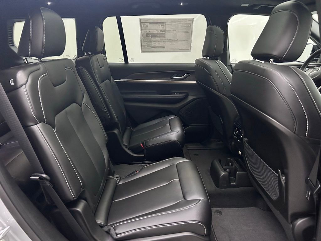New 2025 Jeep Grand Cherokee L Limited AWD/4WD image 17