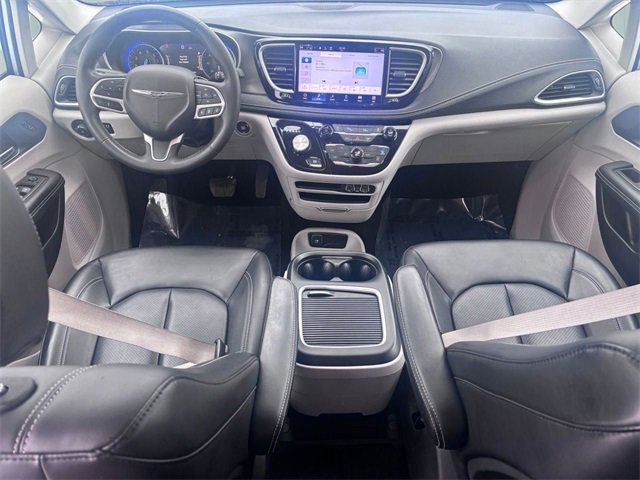 Certified 2023 Chrysler Pacifica Touring-L image 25