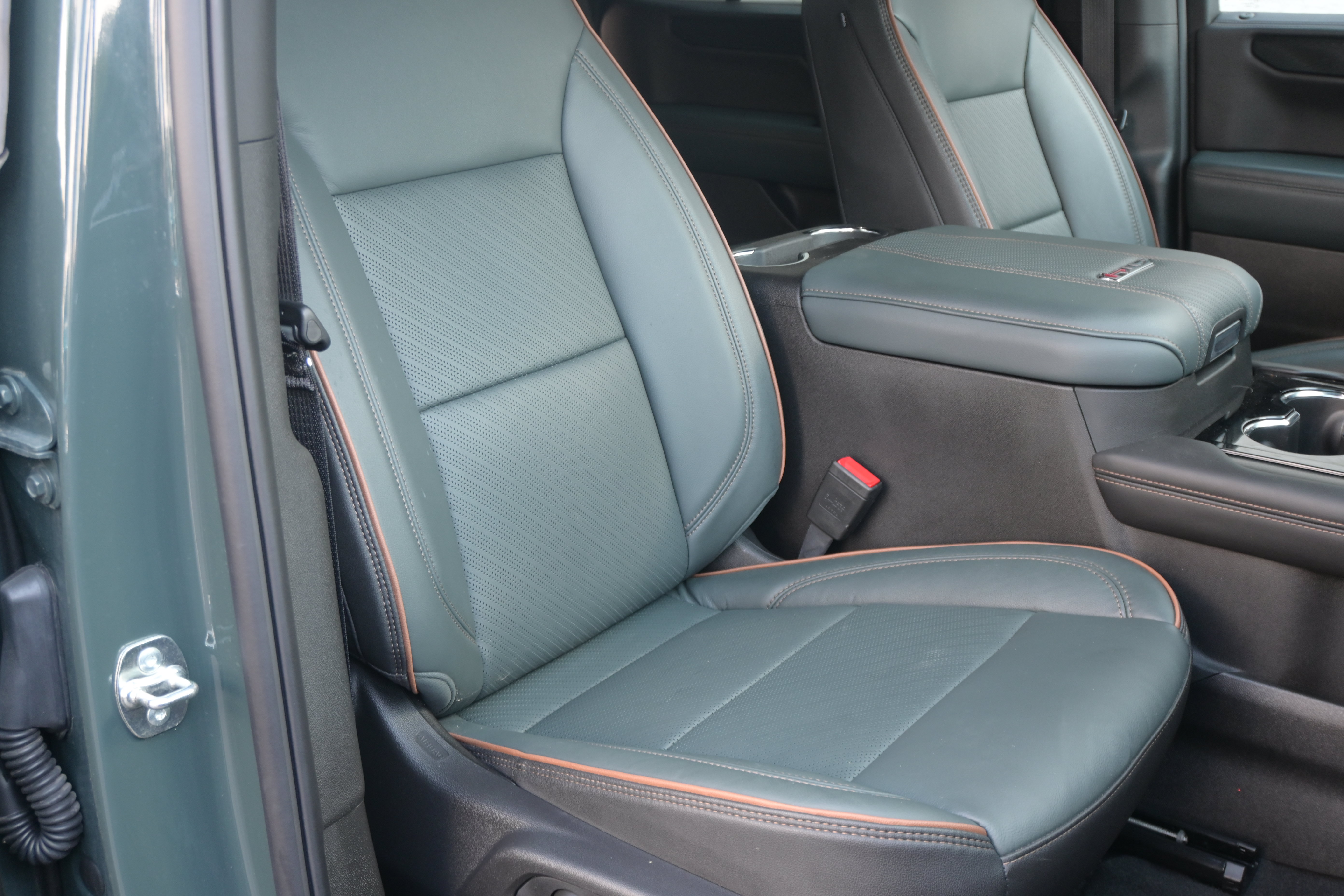 Used 2026 GMC Yukon AT4 AWD/4WD image 34