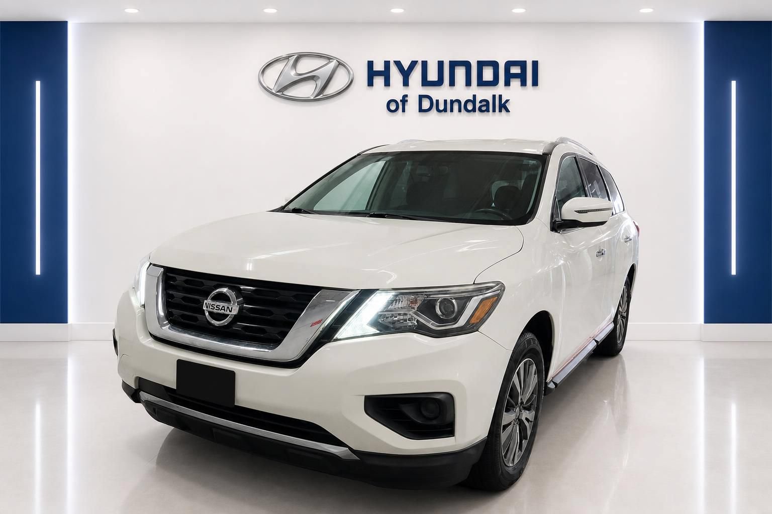 Used 2019 Nissan Pathfinder S FWD image 3