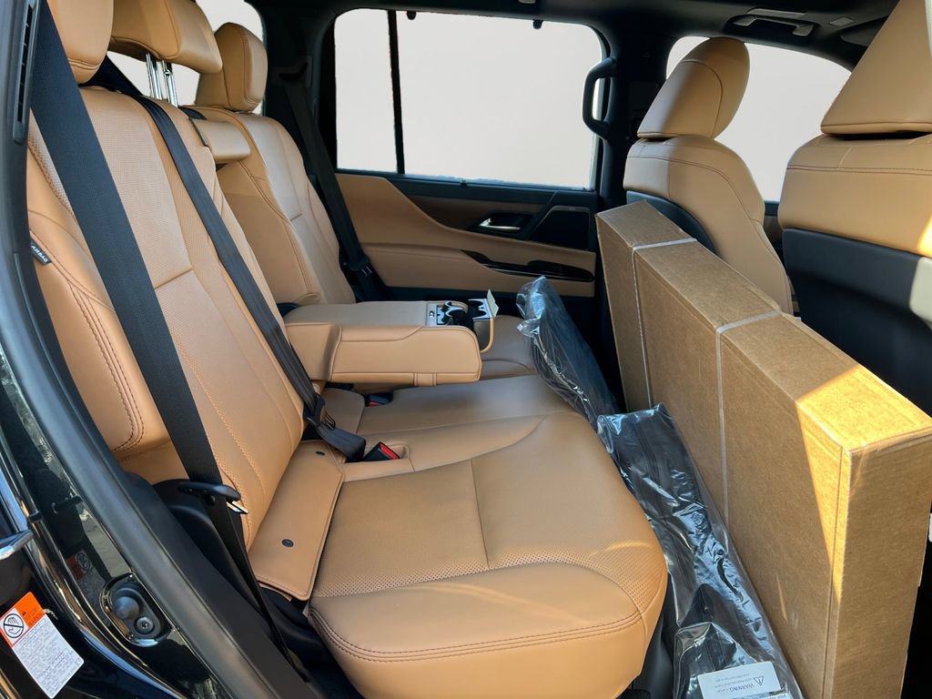 New 2025 Lexus LX 600 4WD w/ Luxury Package image 7