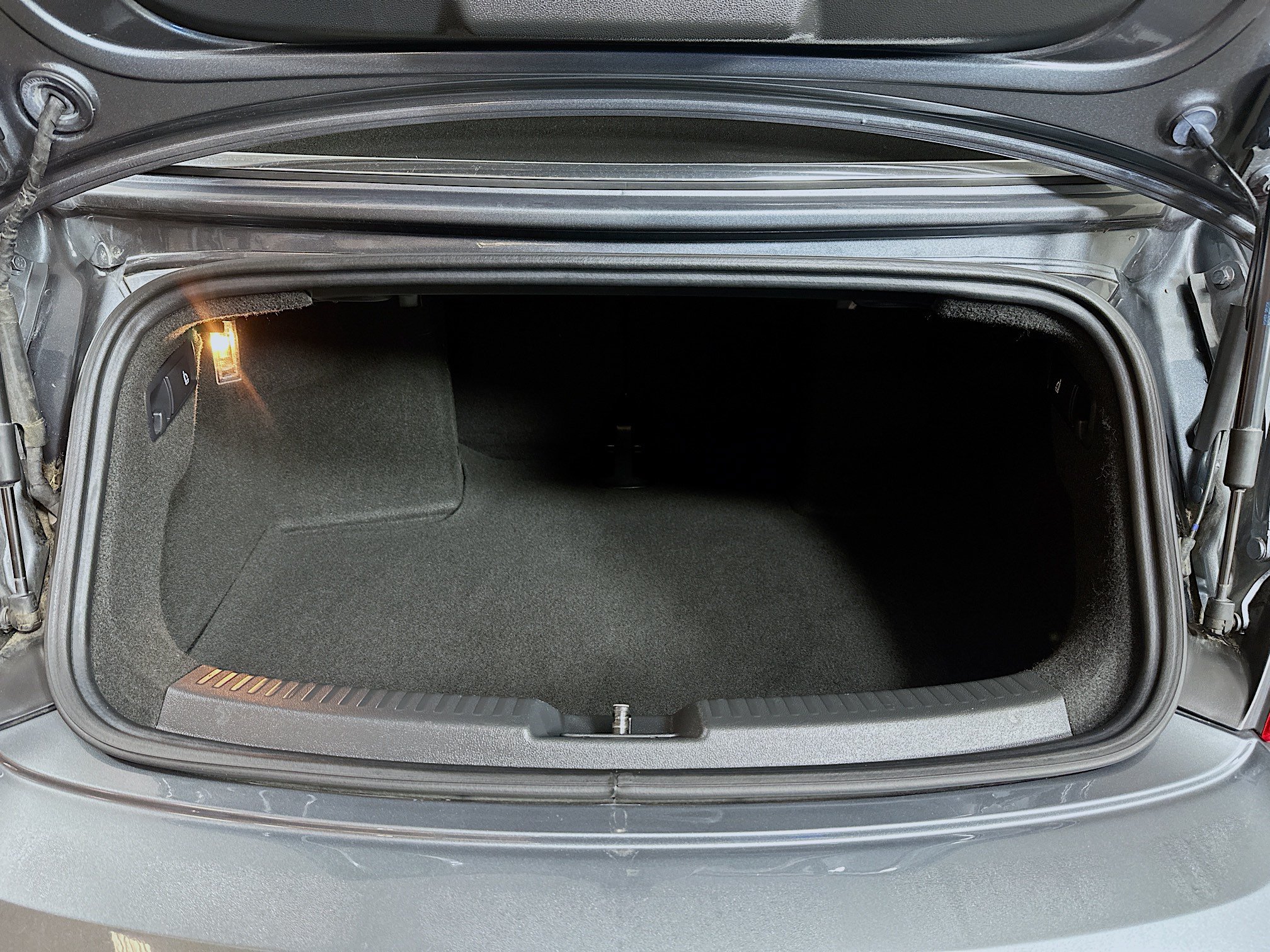Used 2019 Volkswagen Beetle 2.0T SE FWD image 23