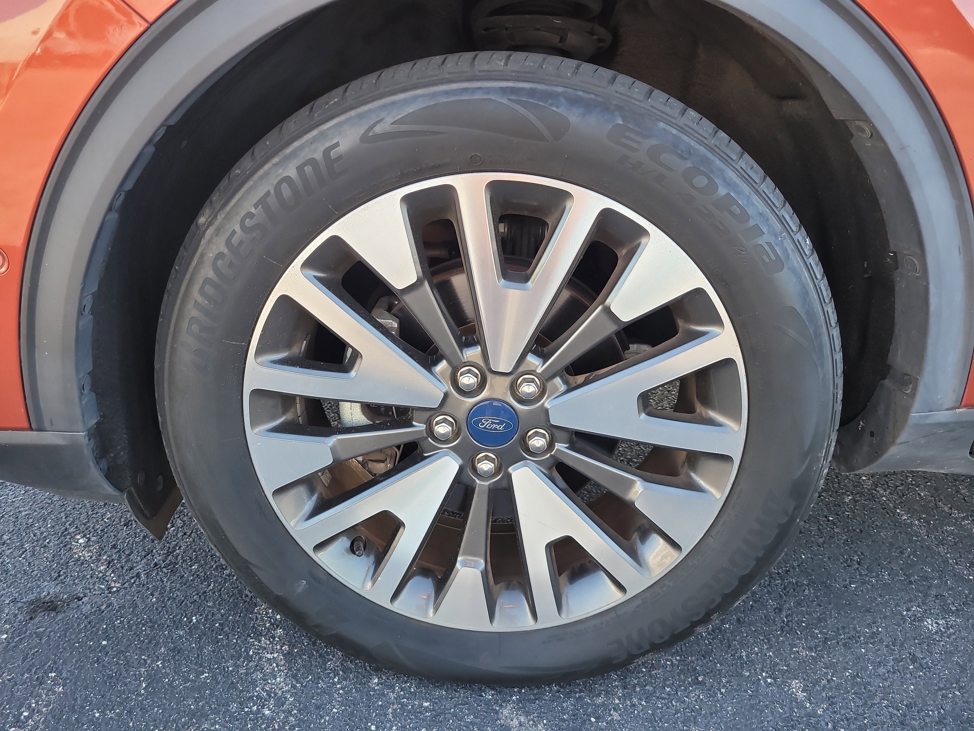 Used 2020 Ford Escape Titanium image 9