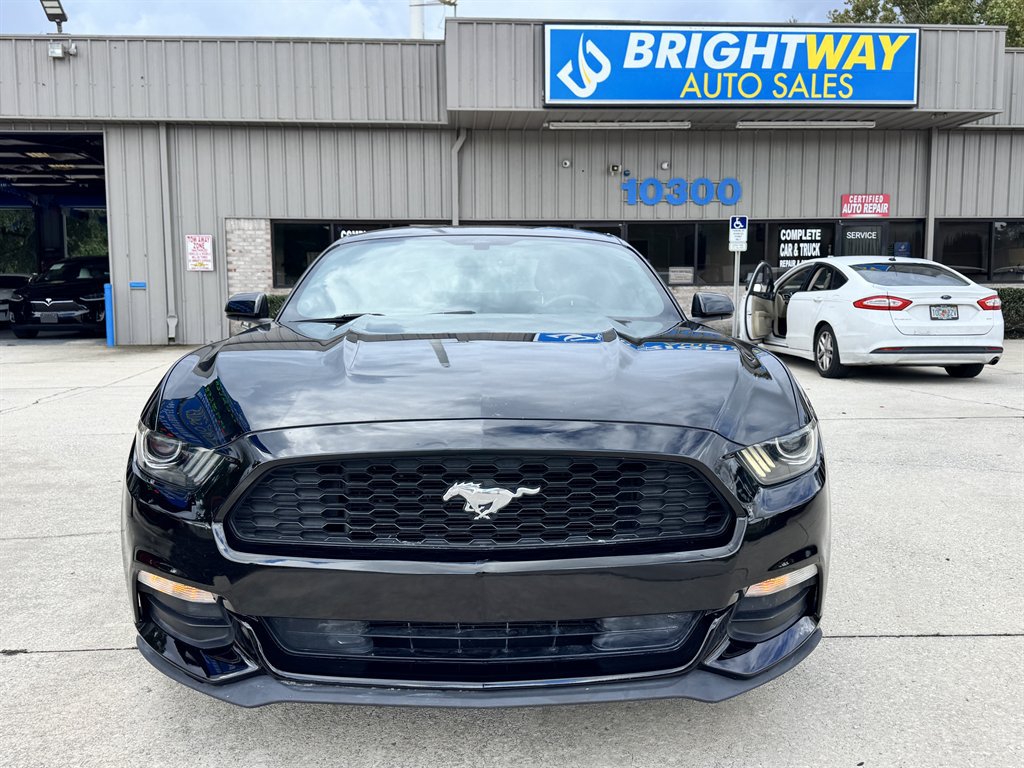 Used 2017 Ford Mustang Coupe RWD image 4