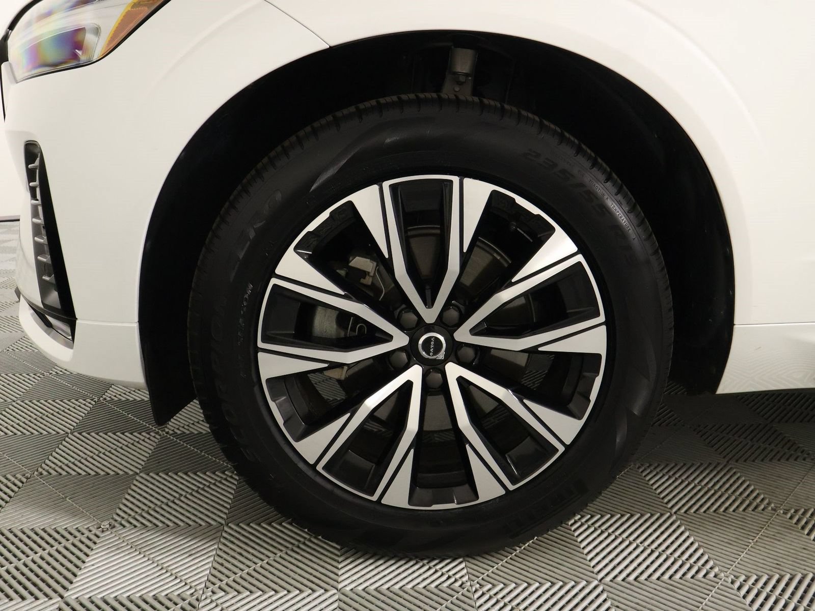 Certified 2024 Volvo XC60 B5 Core AWD/4WD image 28