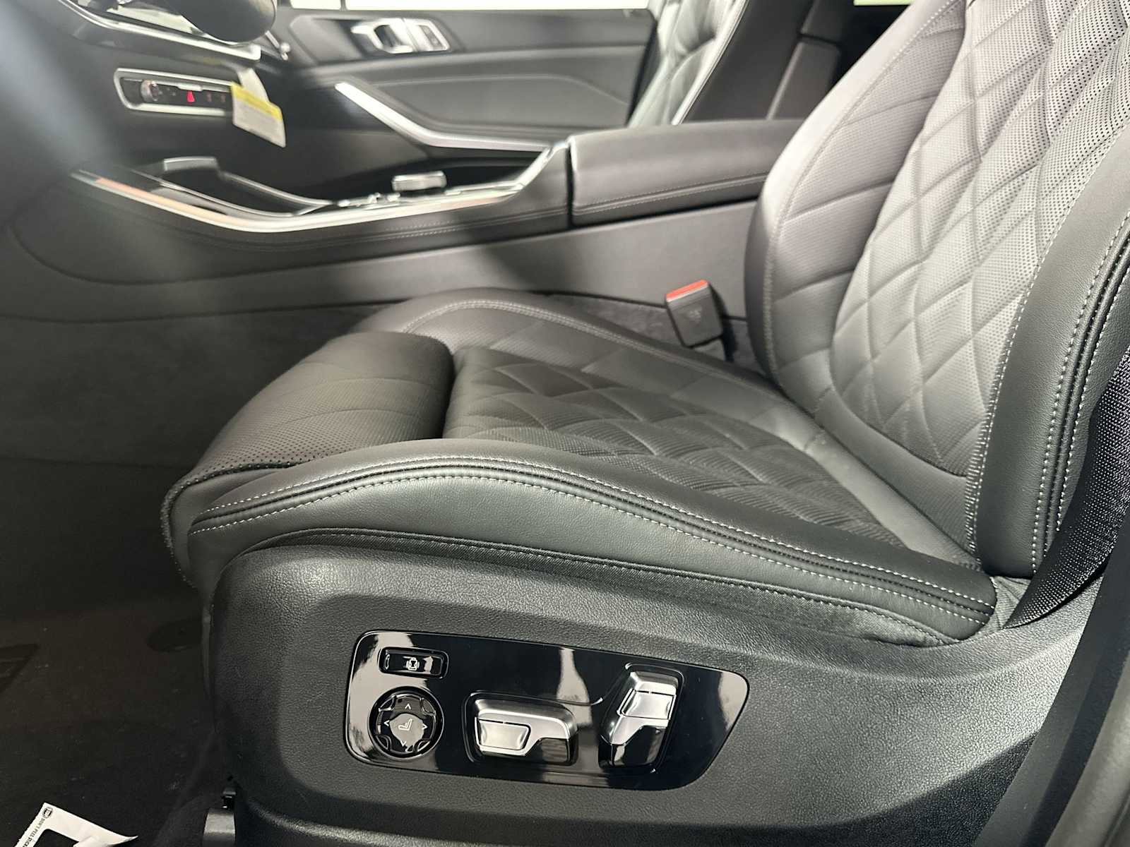 New 2026 BMW X5 M60i w/ Executive Package image 12