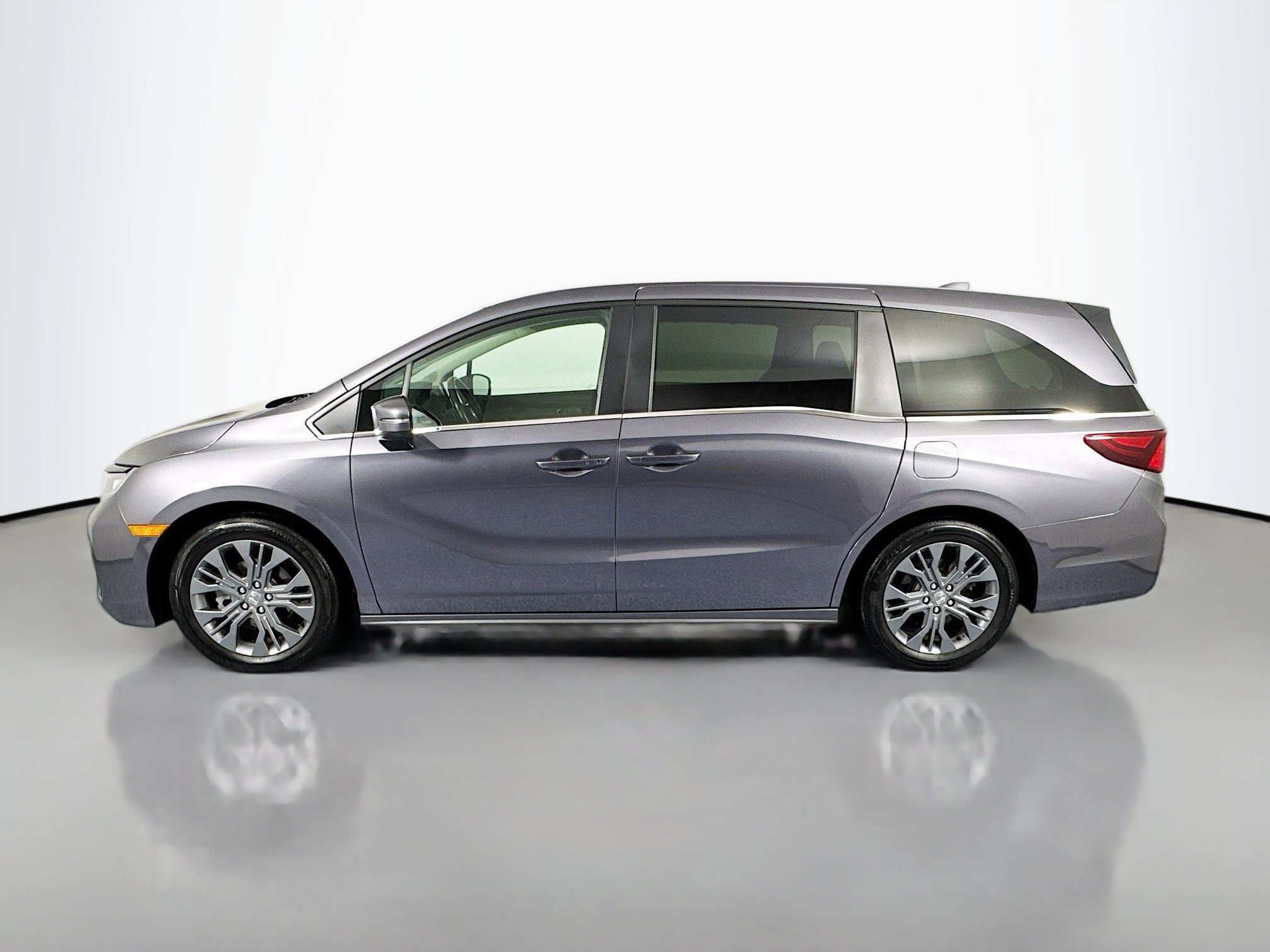 Certified 2025 Honda Odyssey Touring image 8