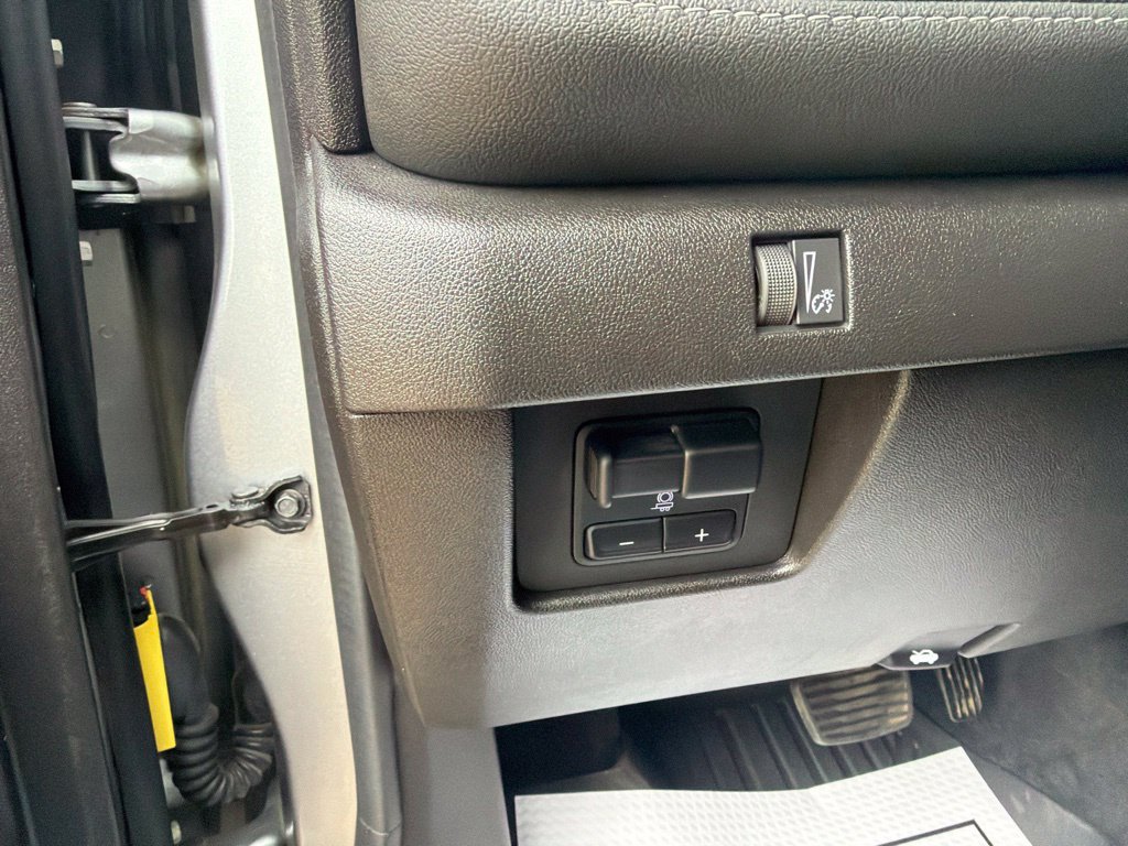 Used 2023 Chevrolet Colorado LT w/ LT Convenience Package III RWD image 19