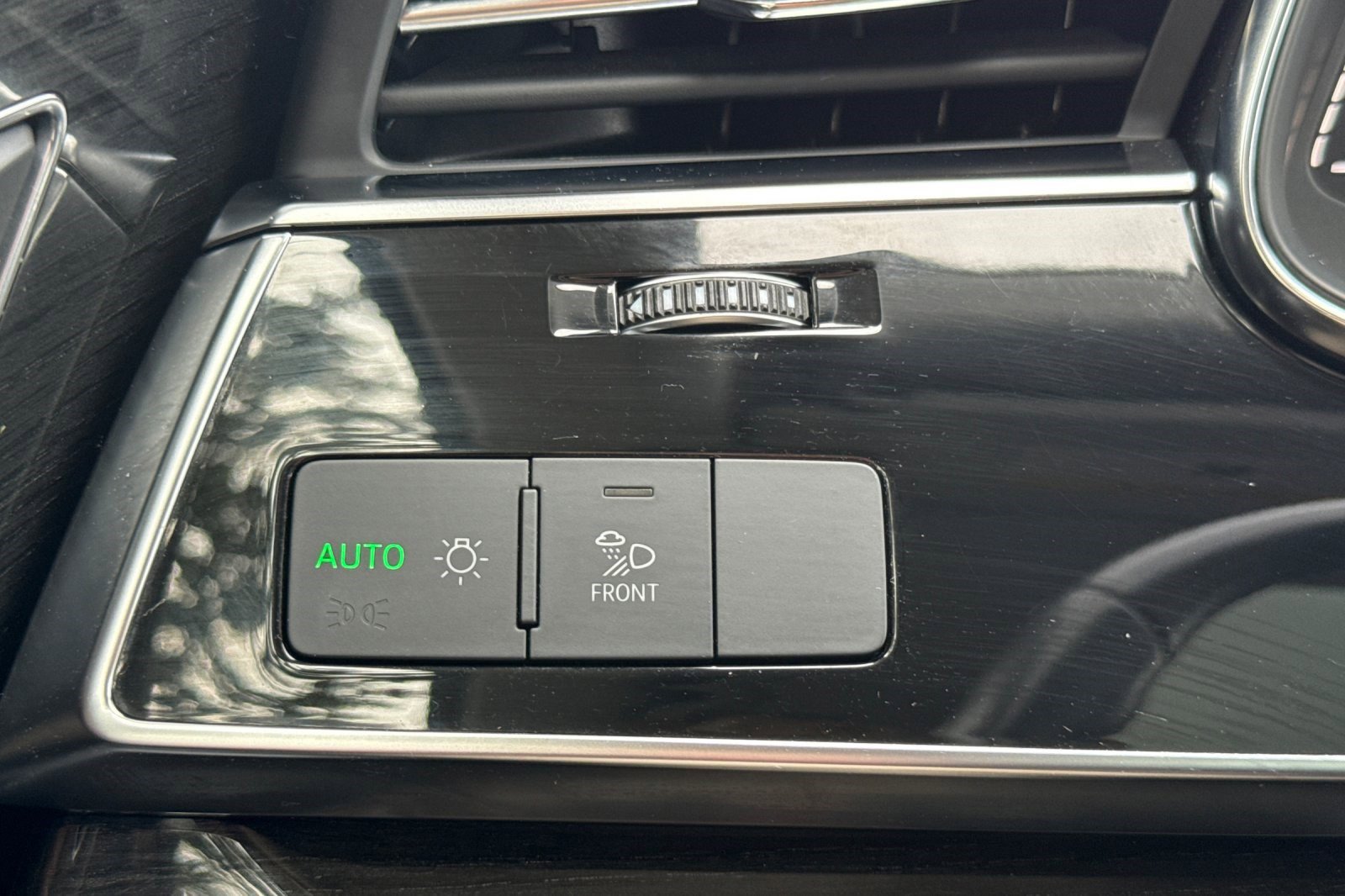 Used 2019 Audi Q8 Premium Plus w/ Premium Plus image 35