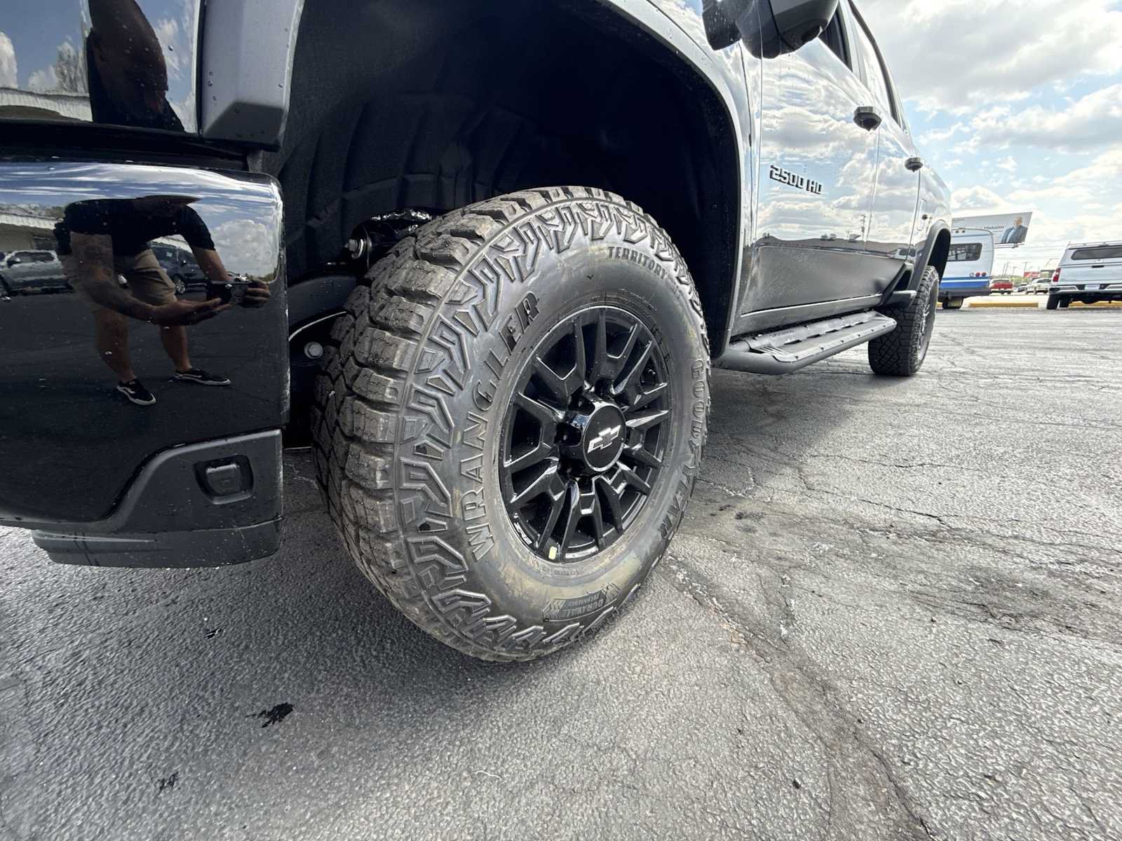 New 2026 Chevrolet Silverado 2500 ZR2 w/ LPO, Dark Essentials Package AWD/4WD image 19